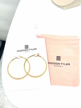 Madison Tyler NWT gold toned large hoop earrings